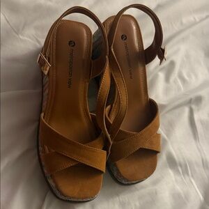 Metropolitan view Women's tenley Tan Sandals size USA 6 NWOB